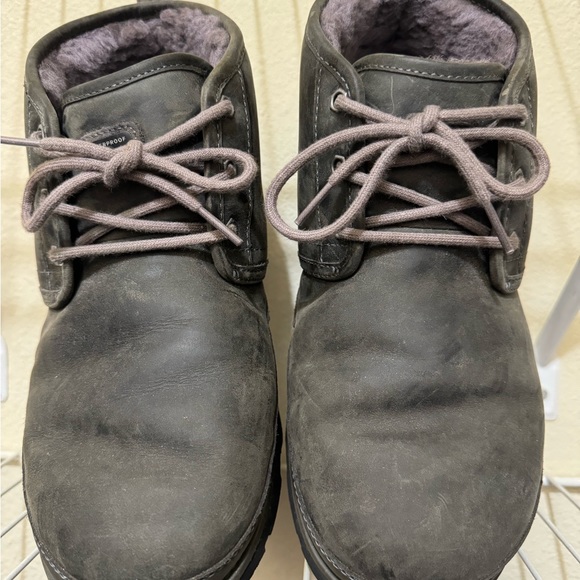 Men’s Uggs - Picture 3 of 7